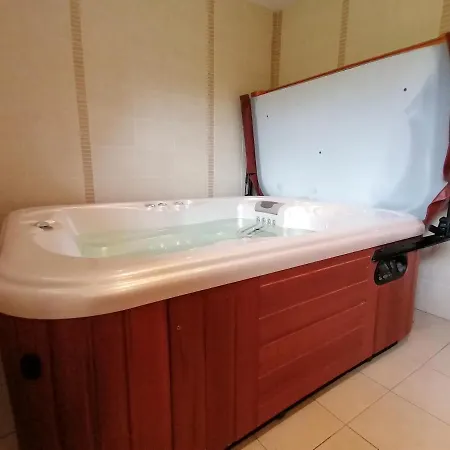 L'atelier D'arthur - Chaleureux Avec Jacuzzi. Tenneville